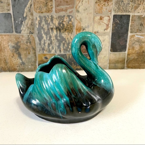 Blue Mountain Pottery Swan - Picture 1 of 6